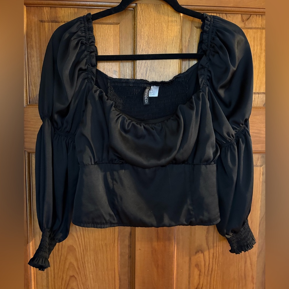 H&M DIVIDED black crop top Sz L: long sleeves, square neckline
